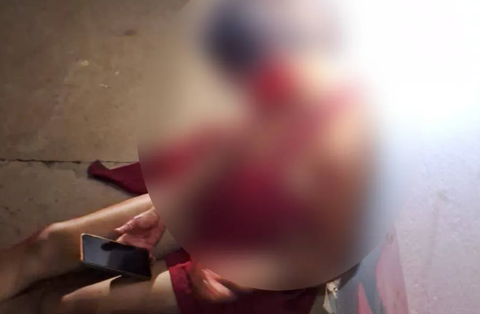 Jaciara | Grávida é presa após bater em mulher com capacete e atear fogo na casa de marido por ciúmes