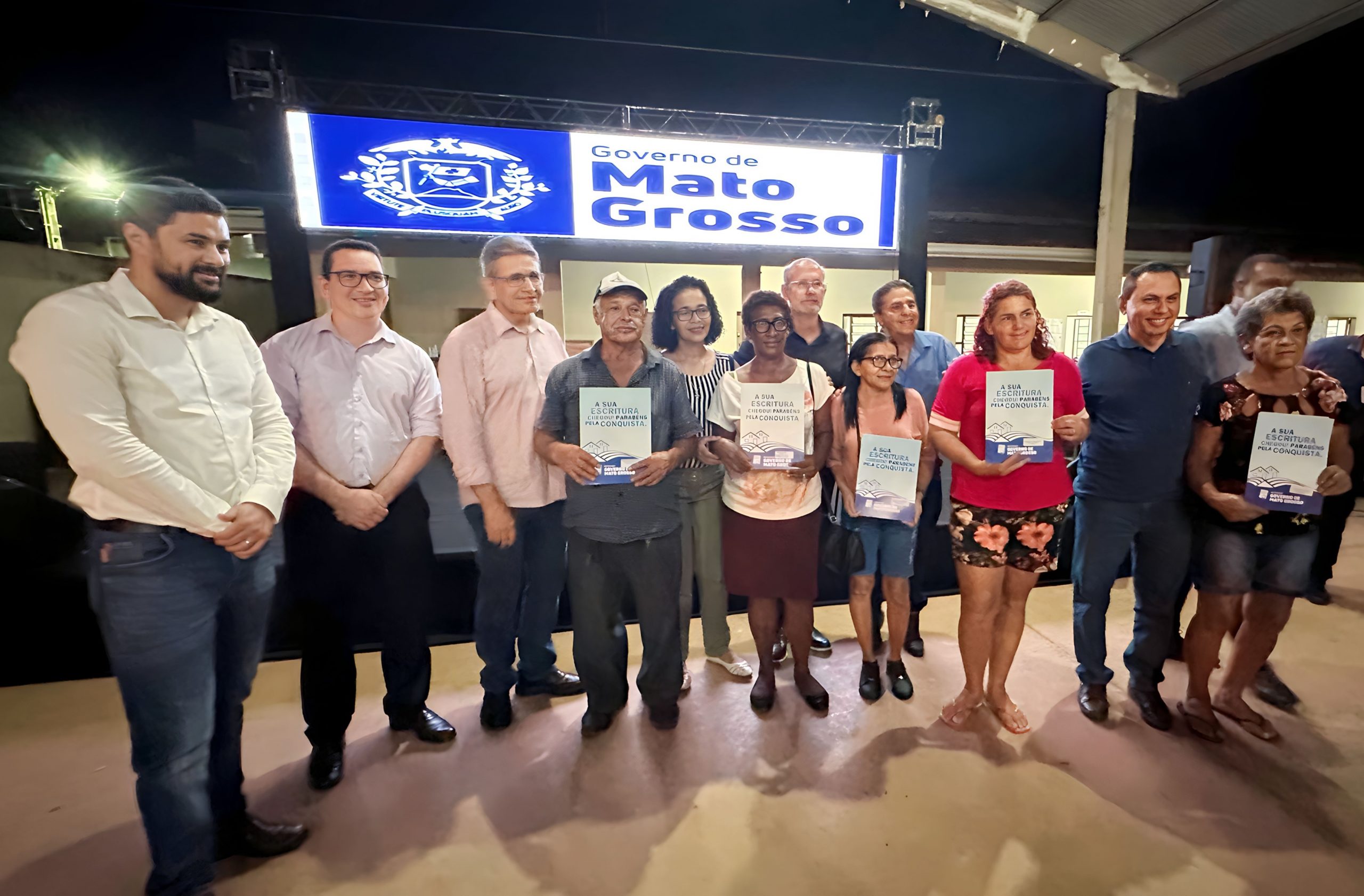 Governo entrega títulos definitivos para 160 famílias do 1º de Março: “É um presente que esperei por 34 anos”, afirma moradora