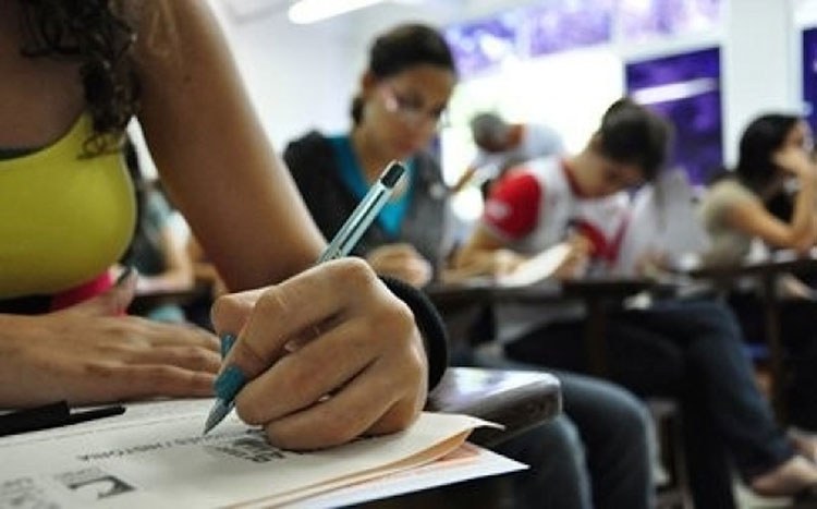 Tema da redação Enem: Desafios para o enfrentamento da invisibilidade do trabalho de cuidado realizado pela mulher no Brasil
