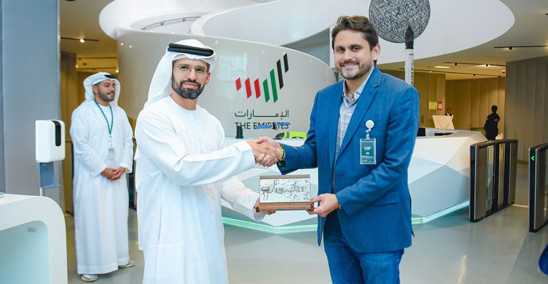 Comitiva do MCom visita instalações da Yahsat em Abu Dhabi