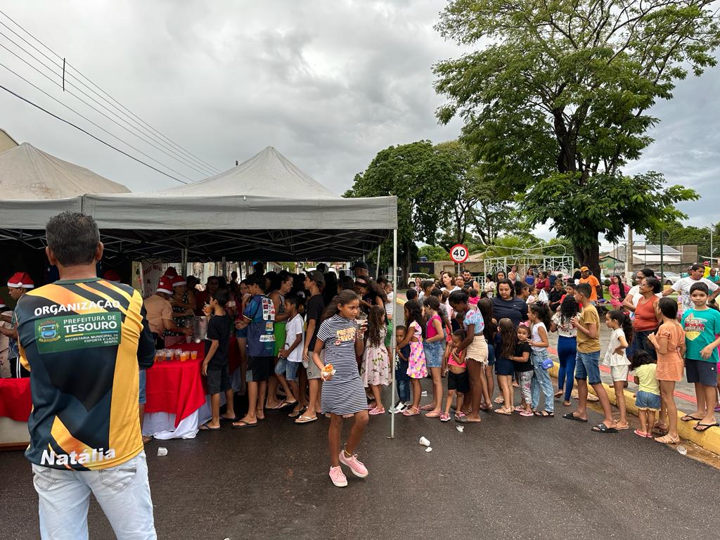 Cerca de 800 crianças foram presenteadas neste Natal em Tesouro