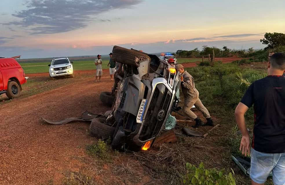 Jaciara | Motorista de caminhonete morre e três passageiros ficam feridos em acidente na MT-457