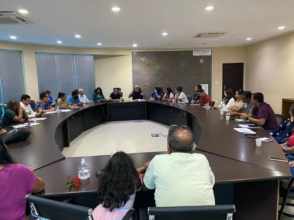 Prefeito ouve comunidade e prepara mutirão no Cidade de Deus