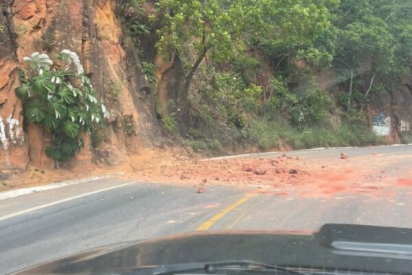 Novo deslizamento de terra em Chapada dos Guimarães deixa região sob alerta