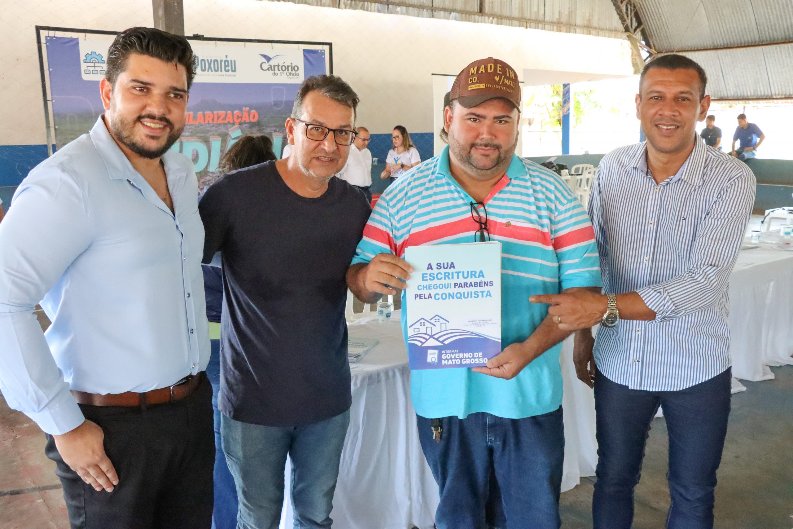 Governo de MT entrega escrituras a 148 moradores de Poxoréu; “É um momento histórico”, afirma prefeito