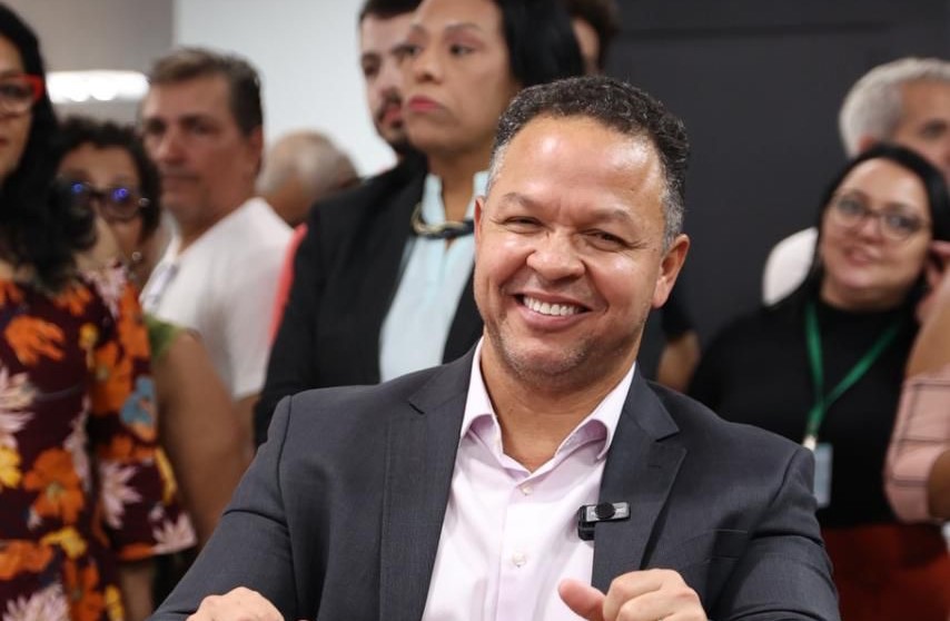 Cláudio destina R$ 6 milhões em emendas para carteira de motorista gratuita