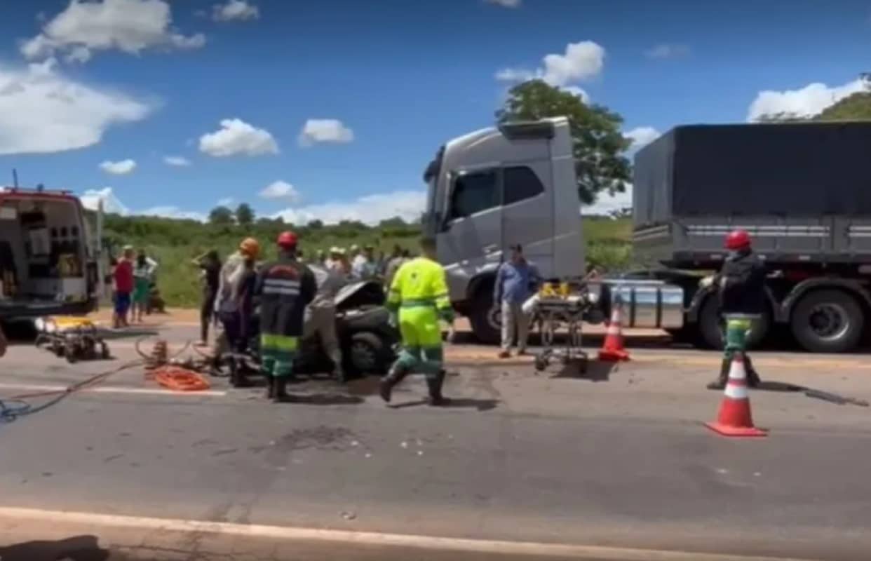 Jaciara | Uma pessoa morre em acidente entre carro, caminhonete e carreta