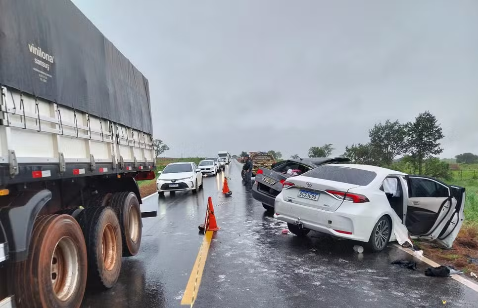Vítimas de acidente entre dois carros na BR-070 são identificadas