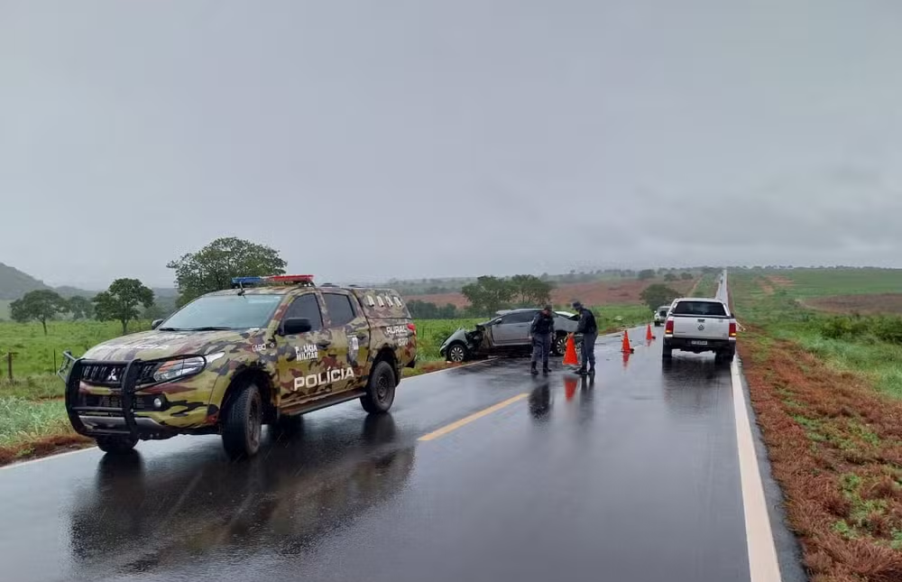 Quatro pessoas morrem em acidente após chuva na BR-070
