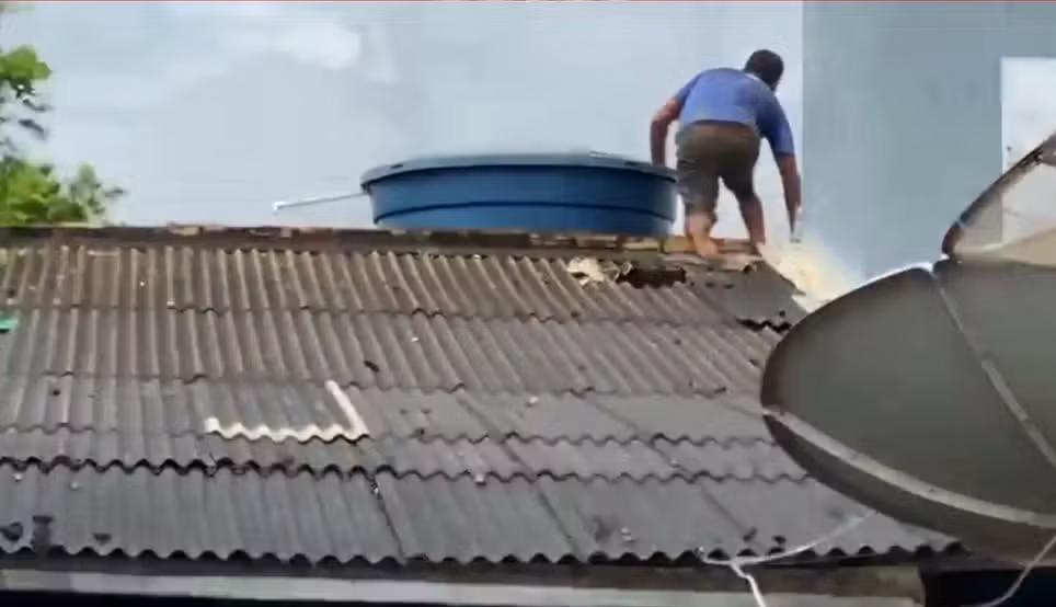Sorriso | Homem invade casa da ex-mulher, a ameaça de morte com faca e corre pelo telhado para fugir da polícia
