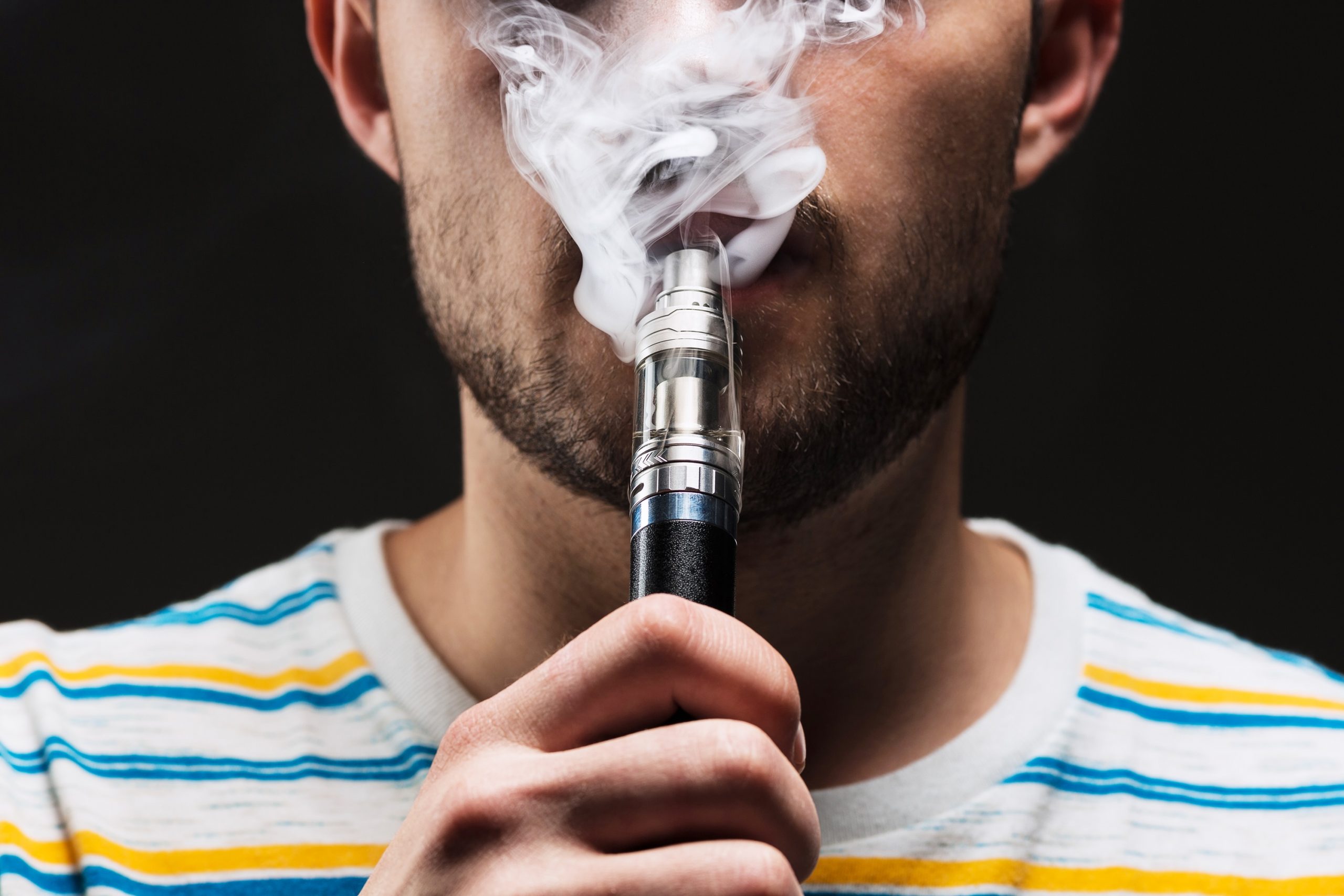 Cigarro eletrônico é tão prejudicial à saúde quanto o comum