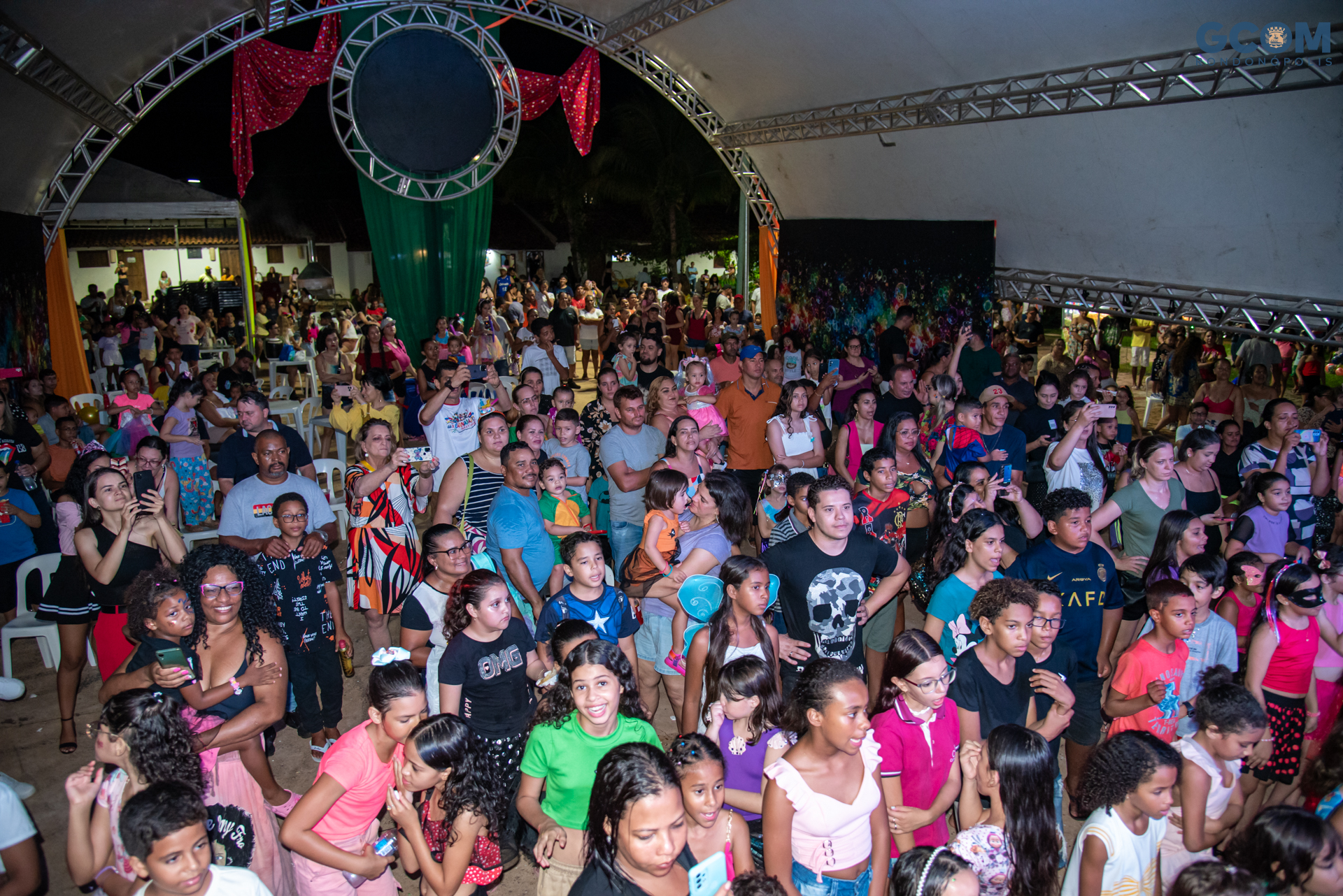 Rondonópolis | Matinê de carnaval leva alegria para famílias no Casario