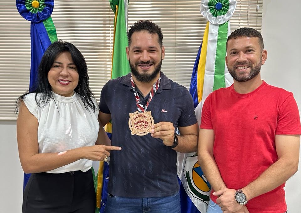 Cáceres | Prefeita recebe medalhista de bronze do Mundial de Jiu-Jitsu, o servidor municipal Klismann Marcos