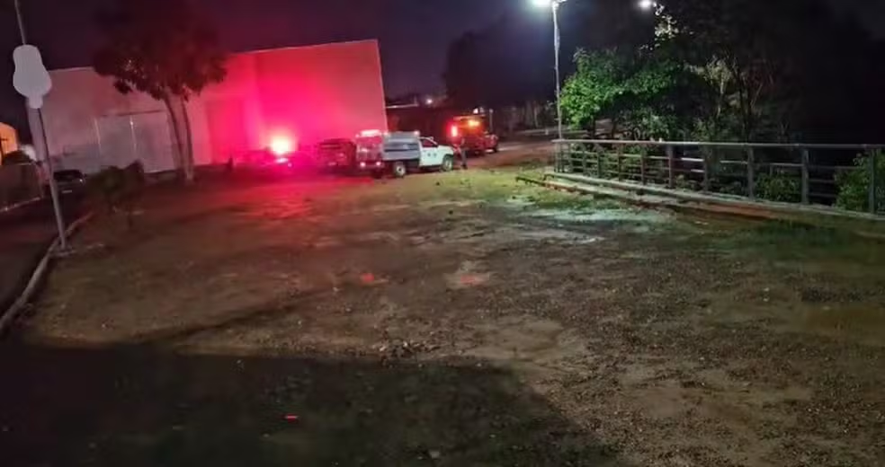 Adolescente de 15 anos morre afogado após entrar em córrego para buscar bola em Cuiabá