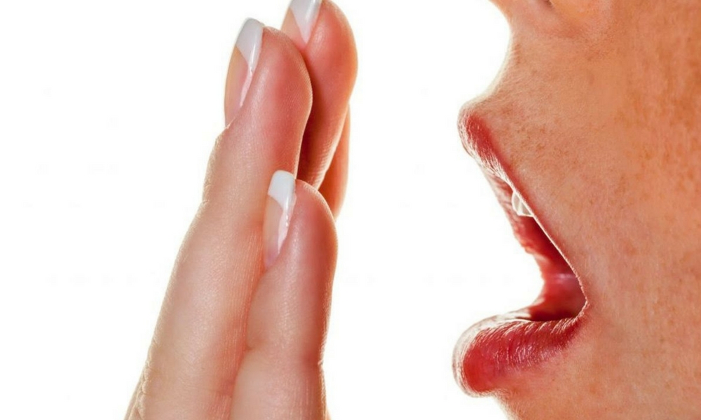 Mau hálito: 4 dicas para evitar o problema!