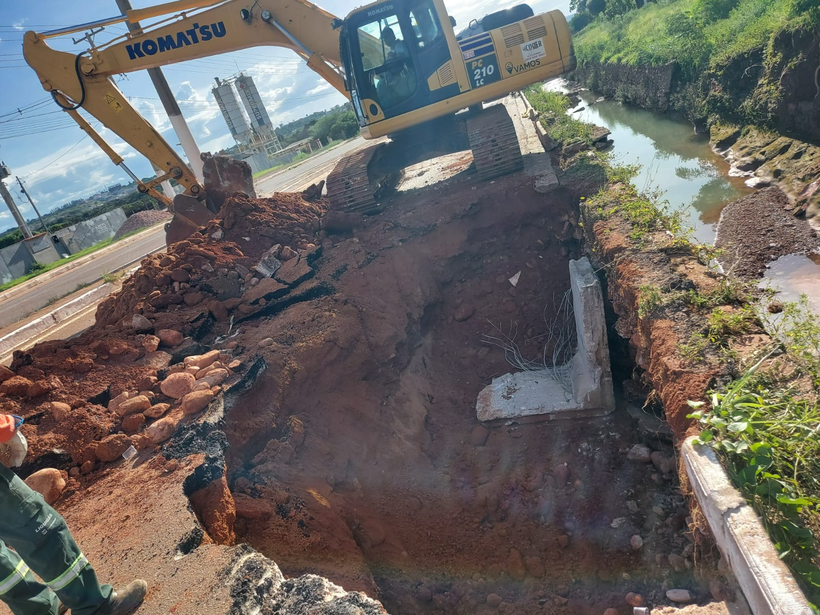 Rondonópolis | Avenida dos Estudantes estará interditada até domingo (18) para reparação de seu pavimento