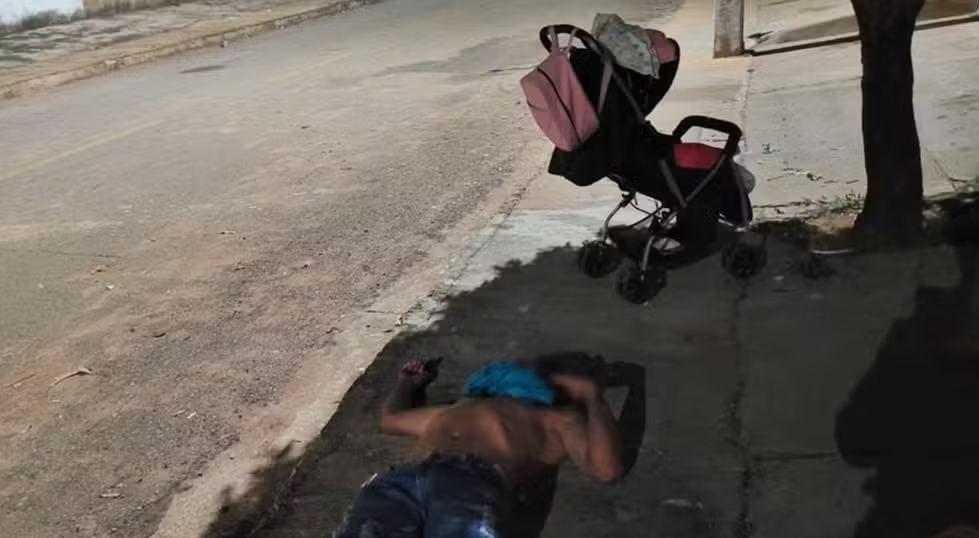 Rondonópolis | Pai embriagado é encontrado dormindo na rua ao lado de bebê e preso por abandono de incapaz