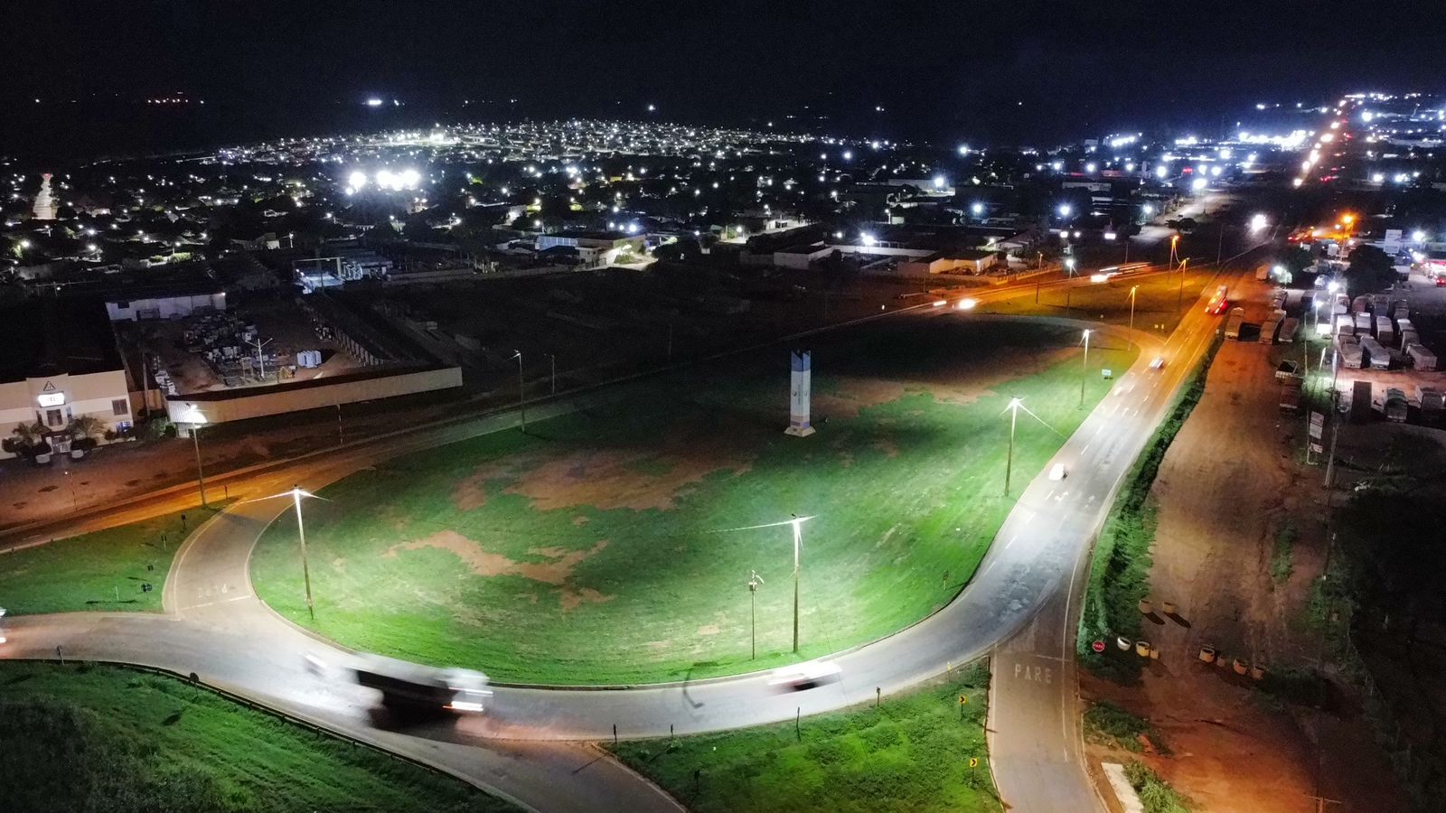 Rondonópolis | Prefeitura inicia a substituição das lâmpadas dos superpostes da BR163-364 entre o antigo Aeroporto e o Trevão