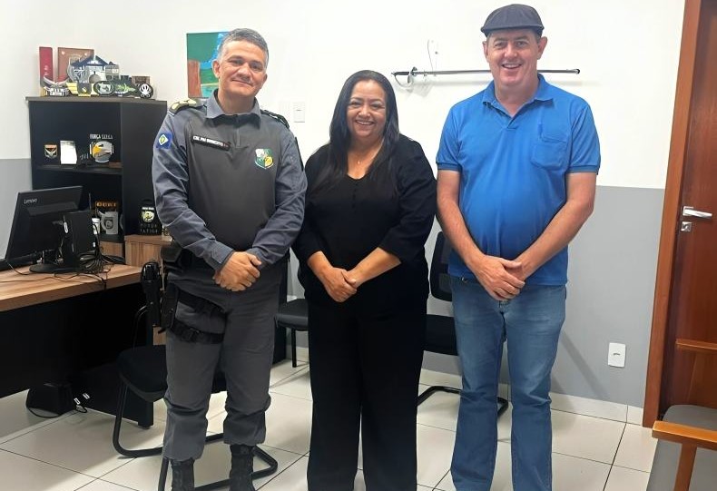 Prefeita Iraci discute instalação da Escola Militar em Pedra Preta com coronel da PM
