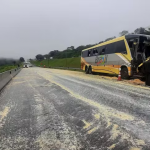Acidente entre ônibus de Mato Grosso e carreta deixa 1 morto na SP-330 8