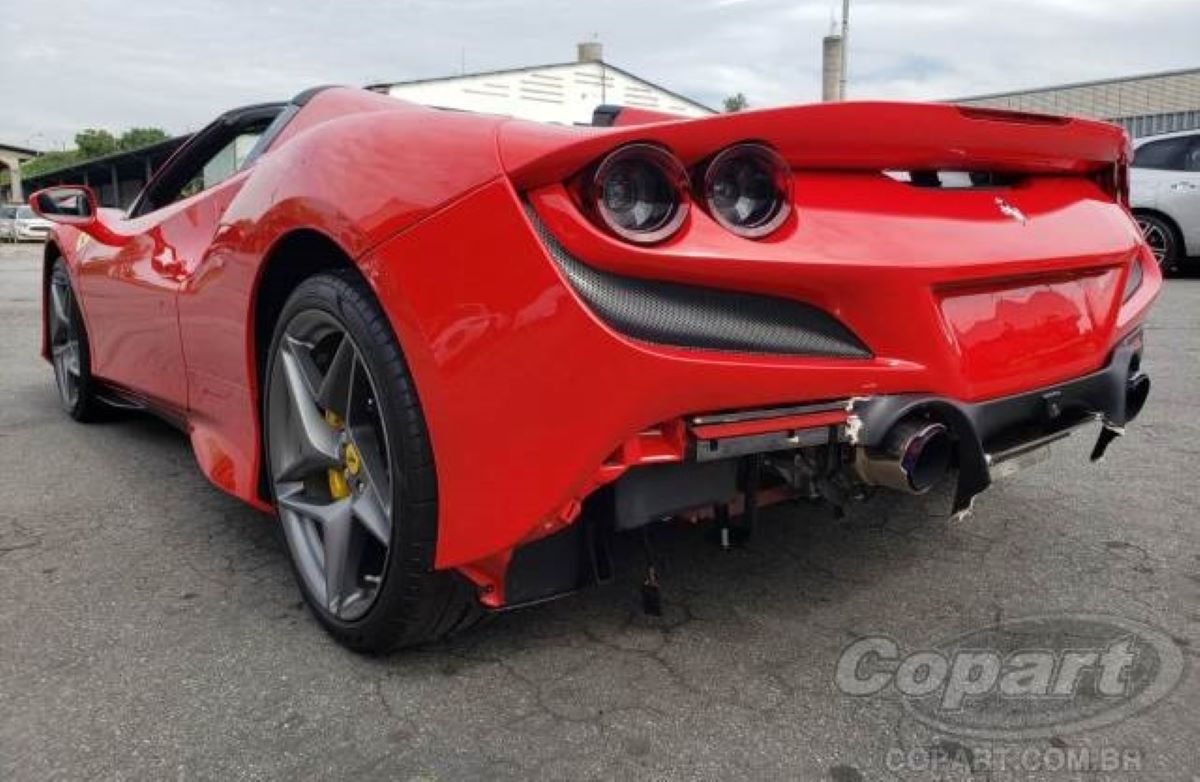 Ferrari F8 bate recorde de automóvel mais valioso arrematado nos leilões organizados pela Copart