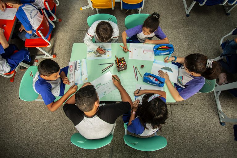 Projeto torna obrigatória a oferta da disciplina de artes no currículo de  instituições de ensino 