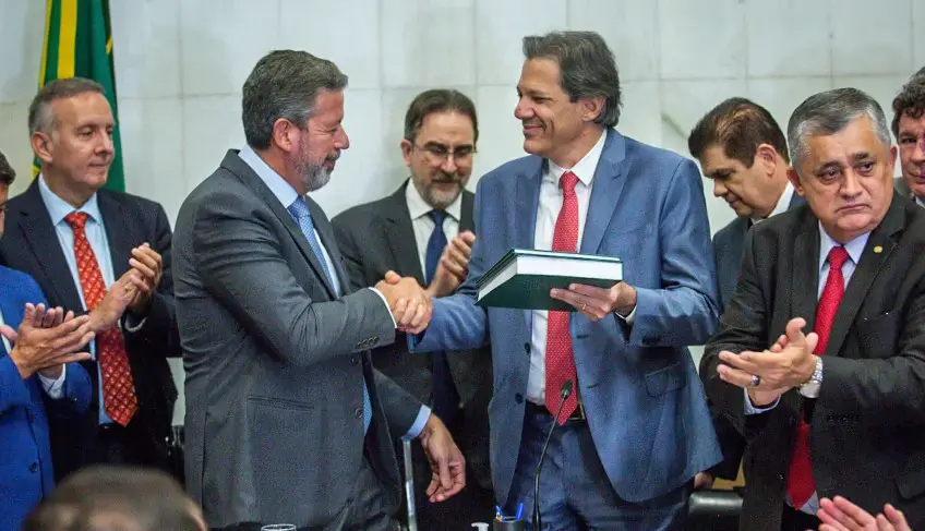 Regulamentação da Reforma Tributária é entregue ao Congresso Nacional. Saiba o que muda para os pequenos negócios