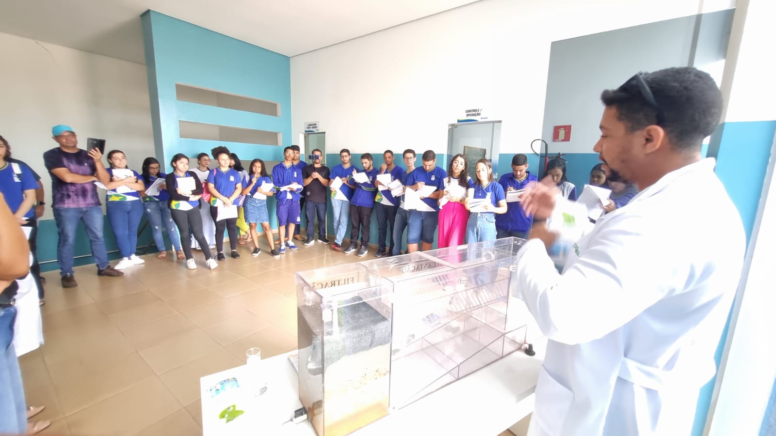 Estudantes de Guiratinga conhecem estrutura do Sanear