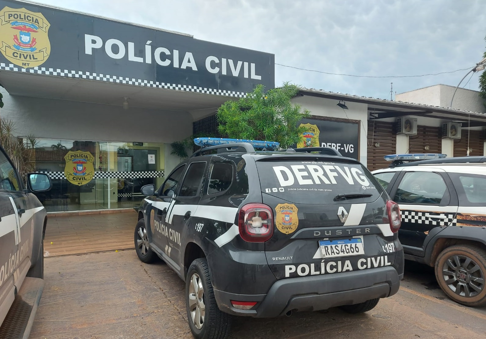 Polícia Civil prende dois autores de roubo e dono de loja por receptação