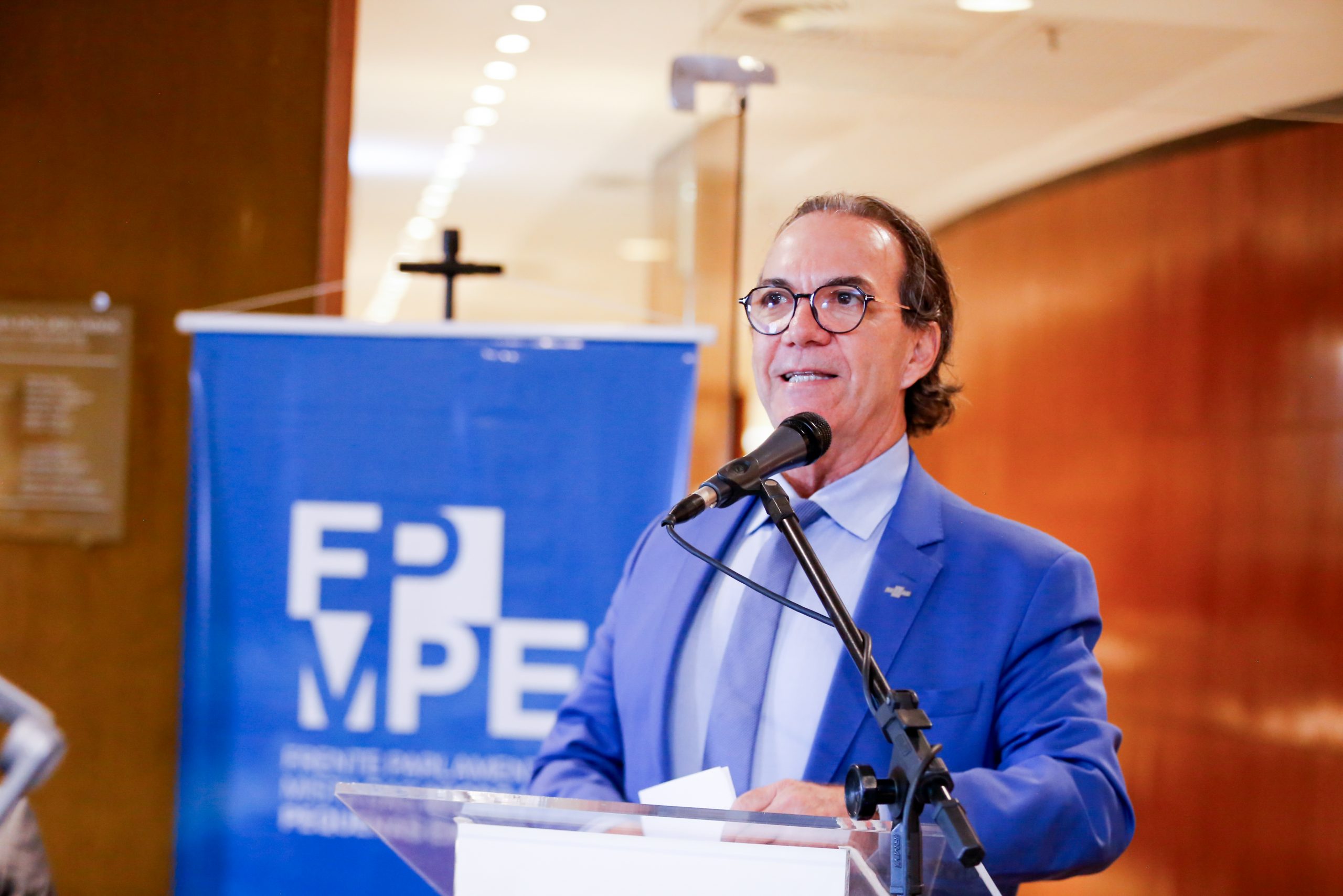 Sebrae vai ao Congresso e busca apoio para o Programa Acredita