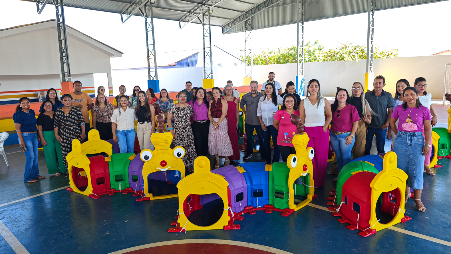 Cáceres | Prefeitura entrega trenzinho lúdico para escolas municipais