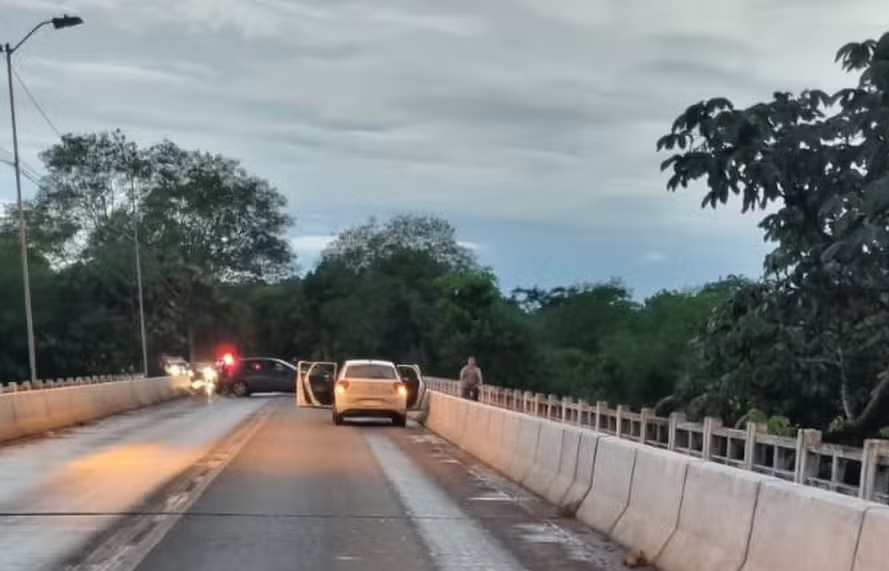 Cuiabá | Suspeitos de roubar carro e fazer motorista refém são mortos em confronto com a polícia