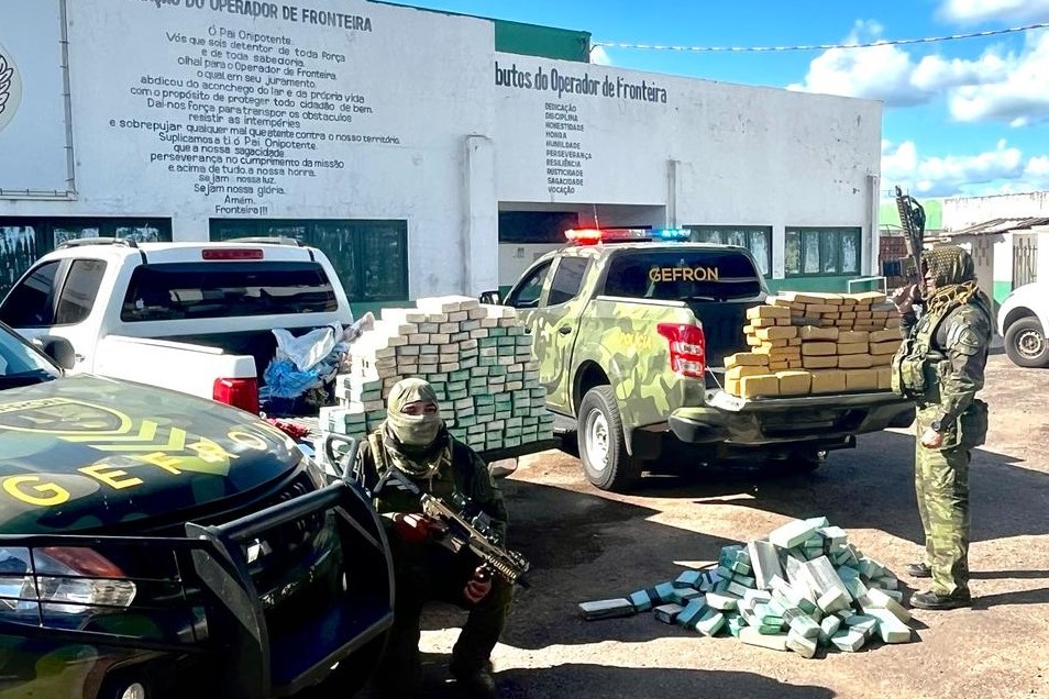 Gefron apreende 420 quilos de entorpecente e prende dois suspeitos de tráfico de drogas