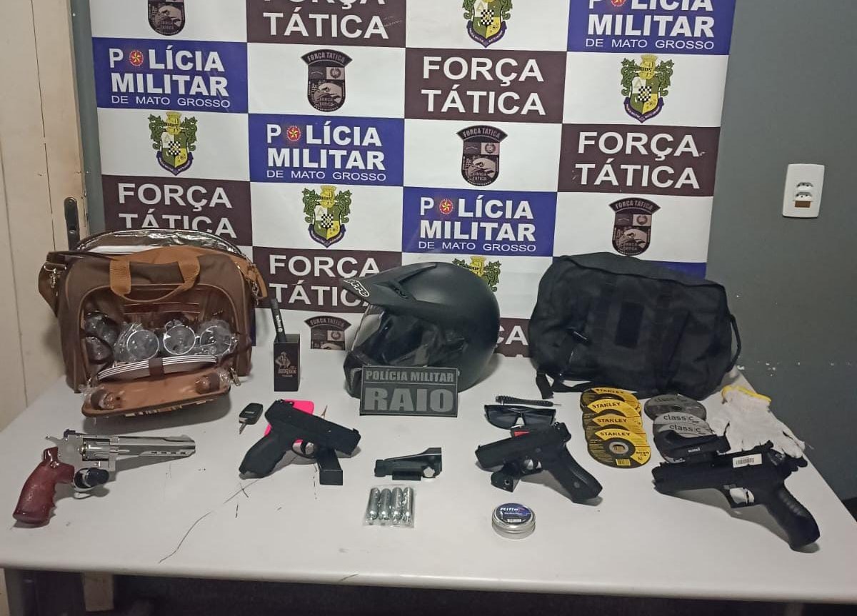 Rondonópolis | Força Tática recupera simulacros de arma de fogo e outros objetos furtados de loja de artigos militares