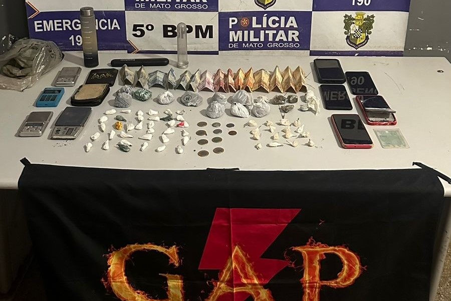 Quadrilha é presa pela PM com 67 porções de entorpecentes, celulares e máquinas de cartão em Rondonópolis