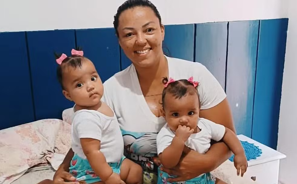 Gêmeas de 11 meses estão há dez dias internadas em estado grave após se afogarem em piscina de casa em Cuiabá