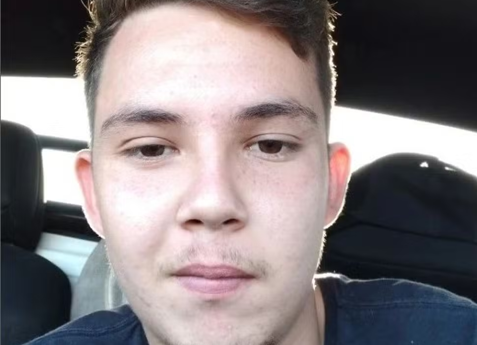 Jovem morre em acidente entre moto e carro na BR-364