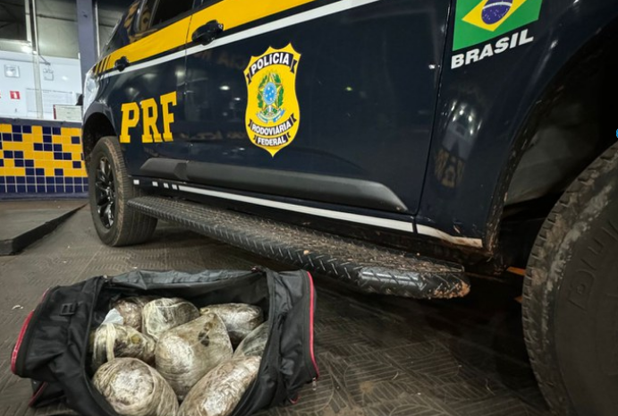 Rondonópolis | PRF apreende mais de 4 quilos de Skunk em ônibus interestadual