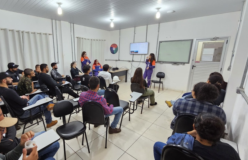 Estudantes da UFMT visitam Aura Apoena