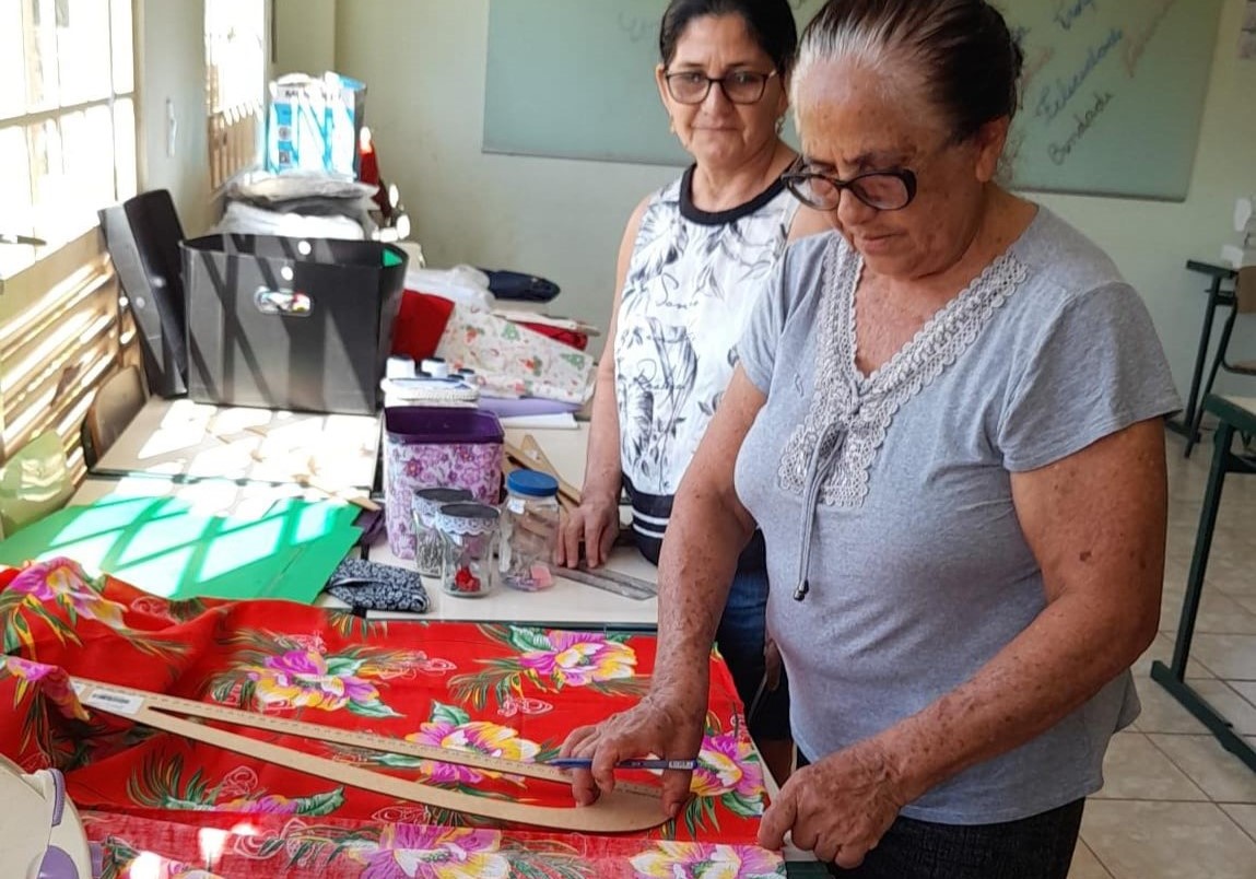 Sesc-MT oferece oficinas gratuitas de corte e costura e cuidados com horta