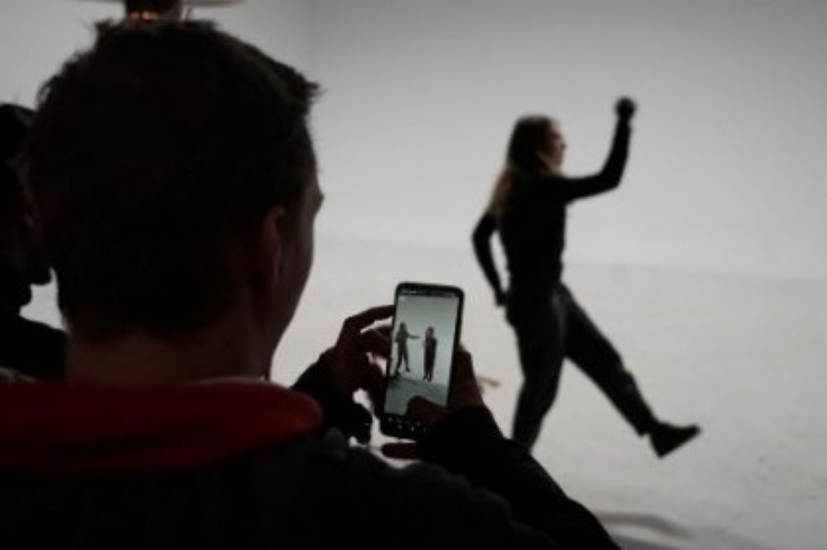 Alunos do Instituto Reação de Cuiabá tem oficinas de Realidade Aumentada com artistas franceses