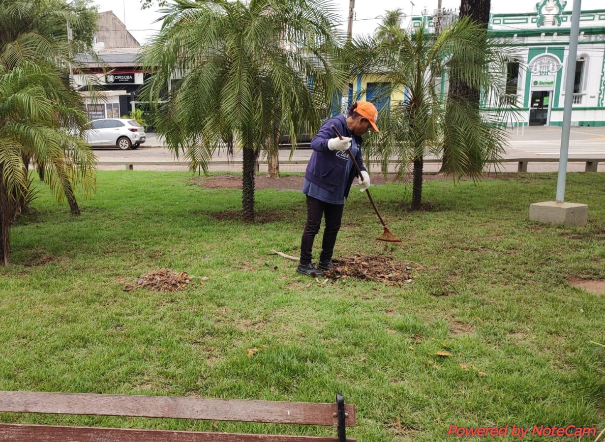 Cáceres | Prefeitura realiza limpeza e manutenção das praças Barão e Sematur