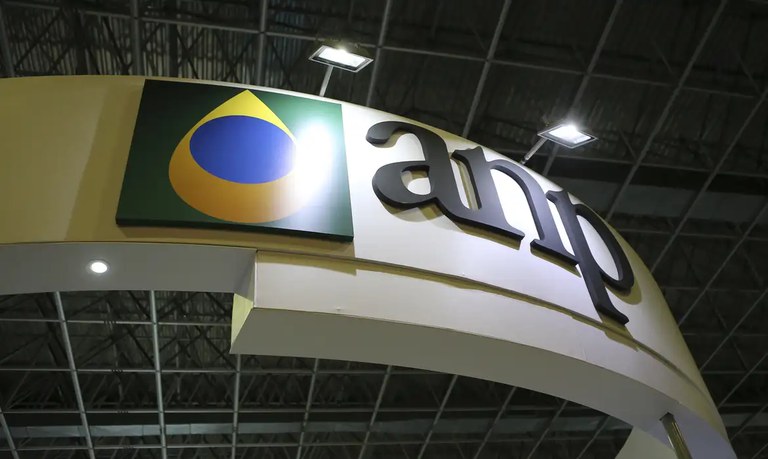 ANP atua para garantir o abastecimento de combustíveis no RS