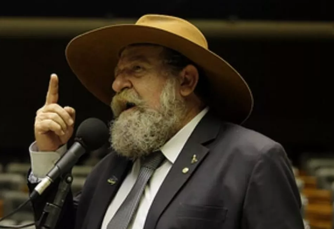 Câmara dos Deputados convoca Nelson Barbudo após morte de Amália Barros
