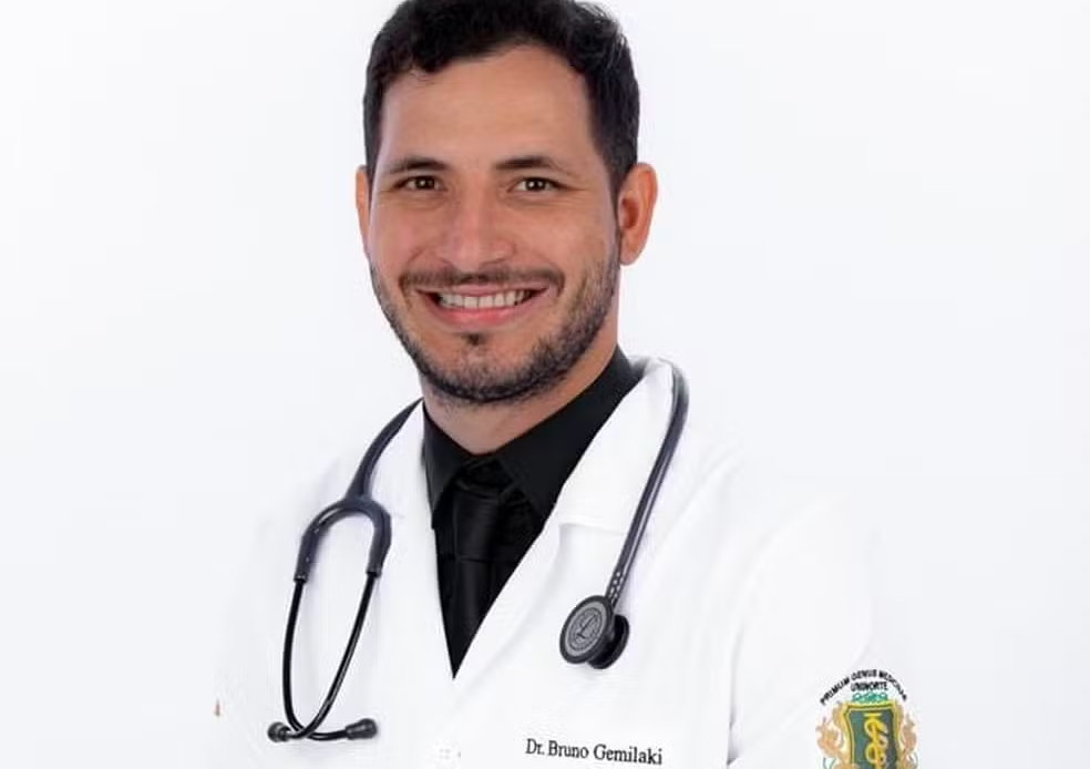 Médico investigado com a mãe por matar idosos tem registro profissional suspenso