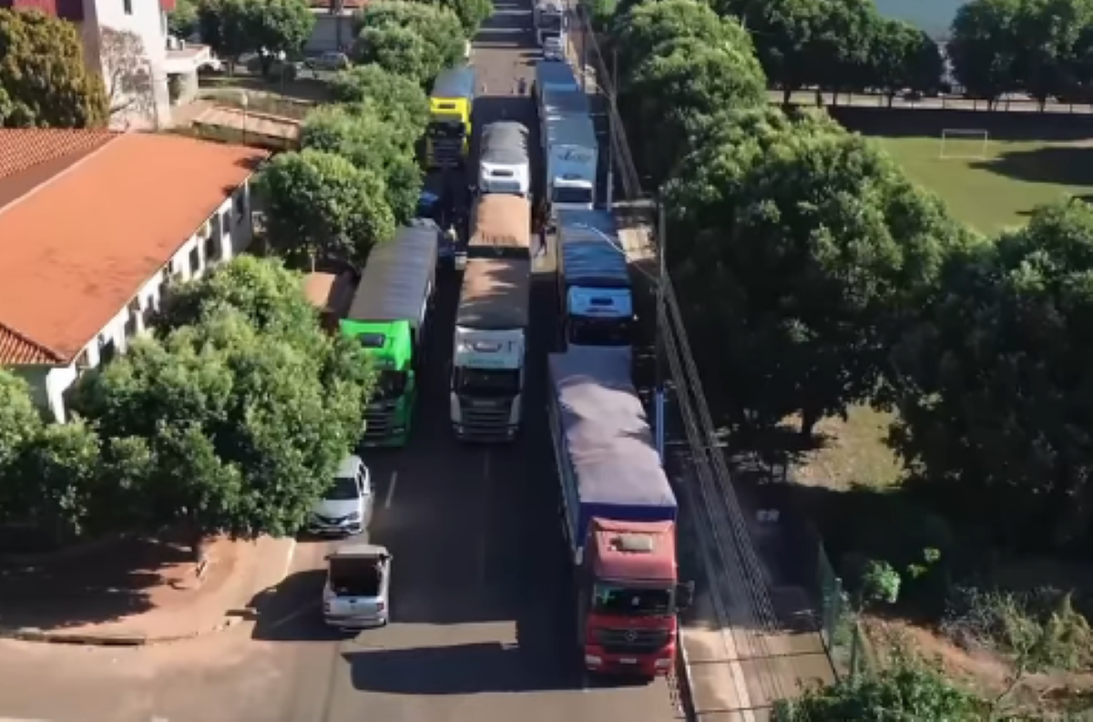 Rondonópolis envia 17 carretas com doações para o Rio Grande do Sul