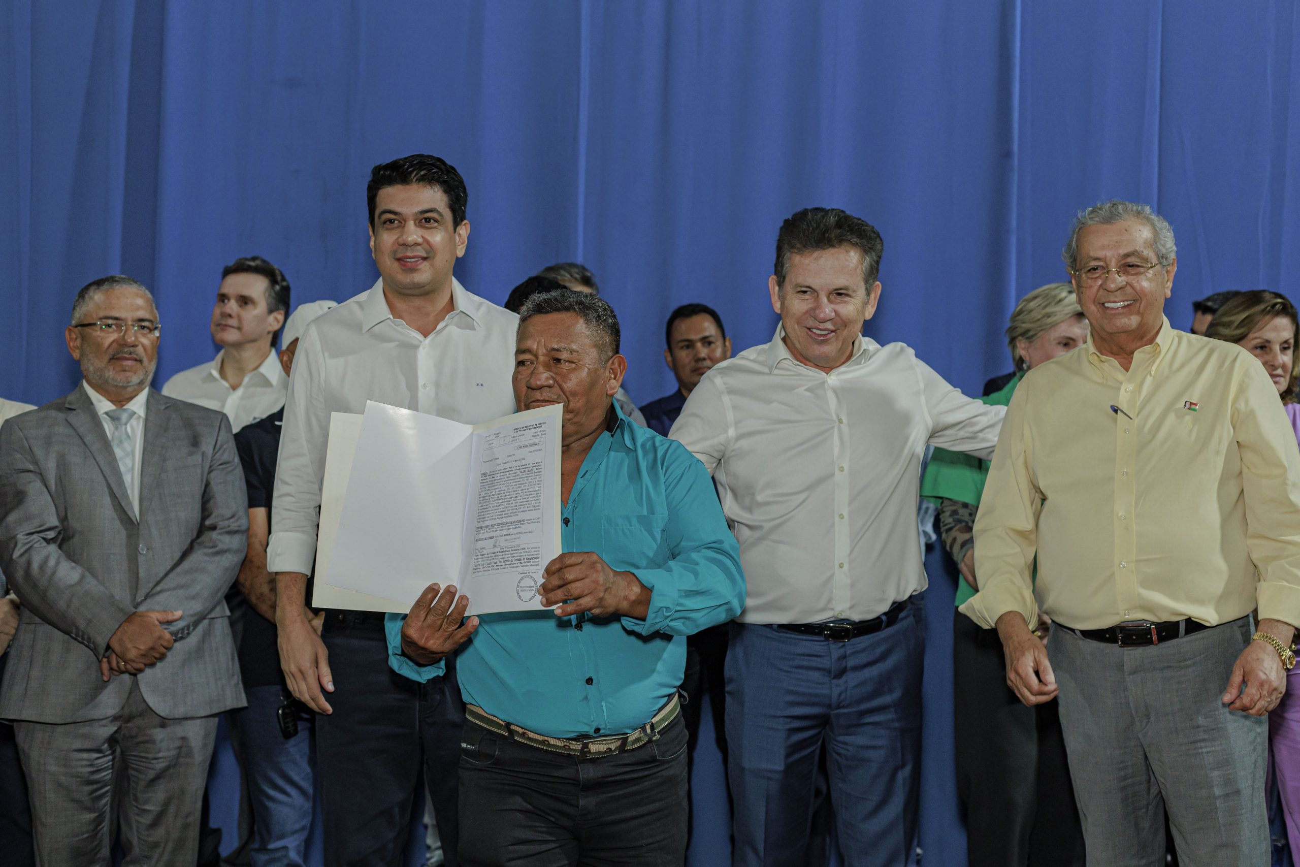 Várzea Grande entrega 700 títulos de propriedade definitiva