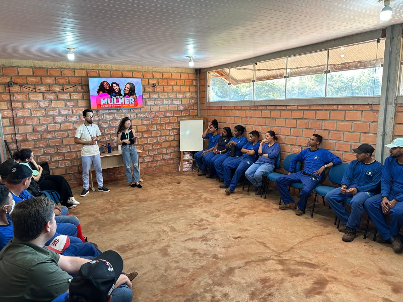 Rondonópolis | Atividade leva orientações sobre saúde da mulher e testes rápidos para trabalhadores do Aterro Sanitário