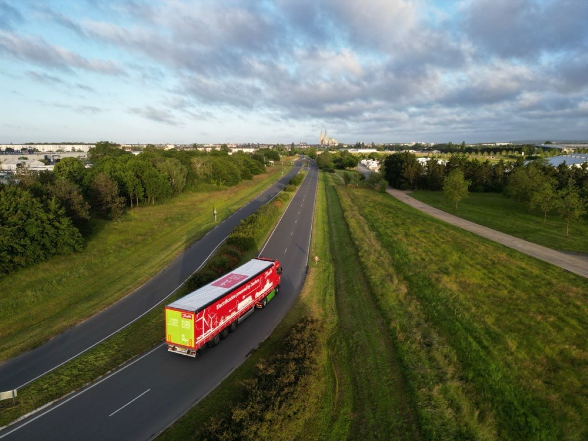 “Maior viagem rodoviária elétrica do mundo” Danfoss apresenta a eletrificação de veículos pesados com um caminhão elétrico em uma viagem até Le Mans
