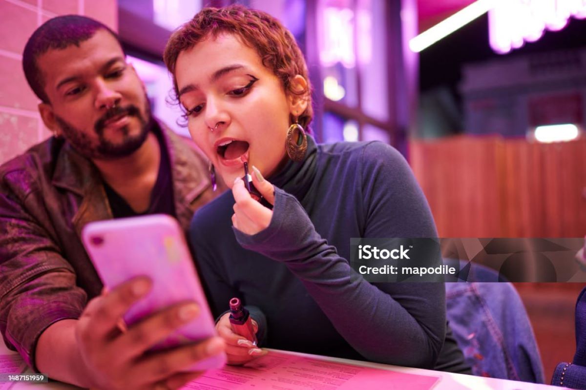 82% das pessoas não confiam nas redes sociais, segundo pesquisa da iStock